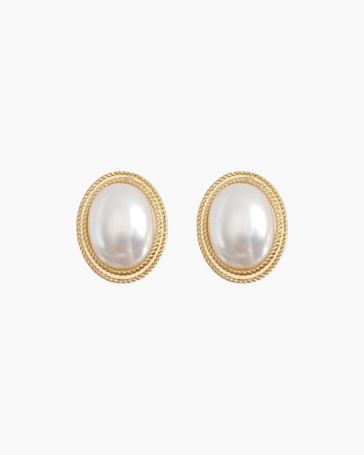 Oval Pearl Earrings Radiance